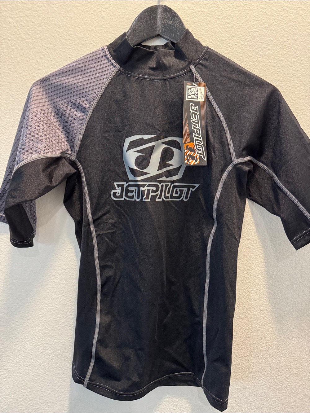 Jetpilot Black Short Sleeve Rash Guard kids size small. New with tags